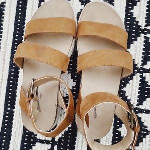 Universal thread sandals